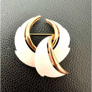 Crown Trifari Vintage Gold Tone White Enamel Brooch